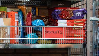 Banner only - food bank shelves