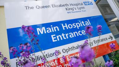 Queen Elizabeth Hospital Kings Lynn NHS Trust Sign.