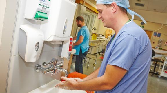 A surgeon washing their hands