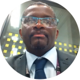 Roger James headshot